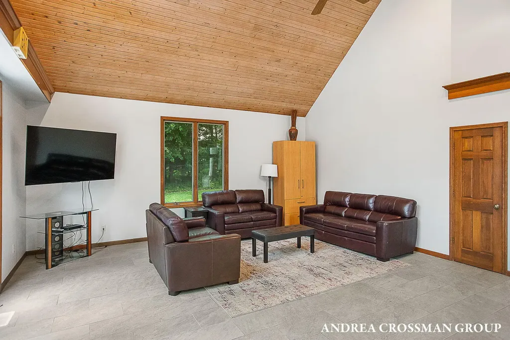 15213 Meadowwood Drive Grand Haven Charter Township MI 49417