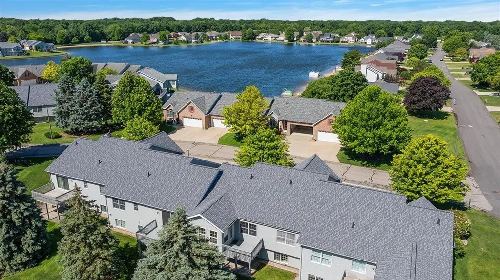 2960 Bentbrooke Drive Holland Charter Township MI 49424