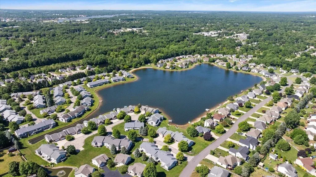 2960 Bentbrooke Drive Holland Charter Township MI 49424