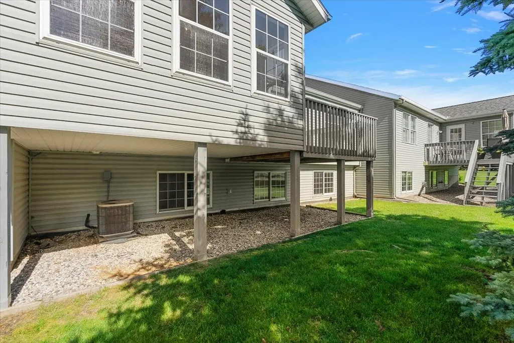 2960 Bentbrooke Drive Holland Charter Township MI 49424