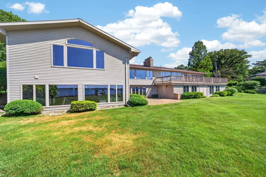 909 Tostenabe North Muskegon City MI 49445