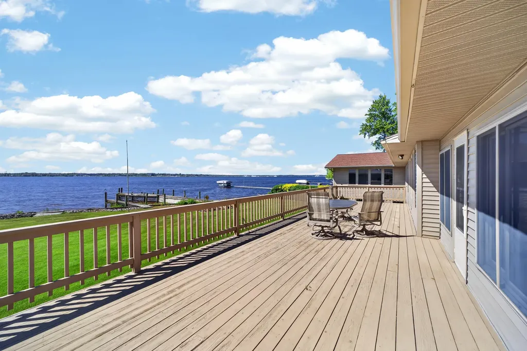 909 Tostenabe North Muskegon City MI 49445