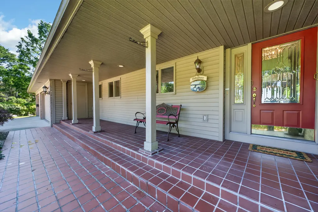909 Tostenabe North Muskegon City MI 49445