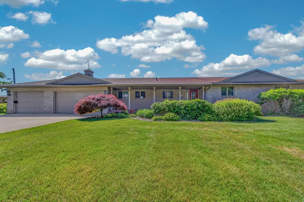 909 Tostenabe North Muskegon City MI 49445