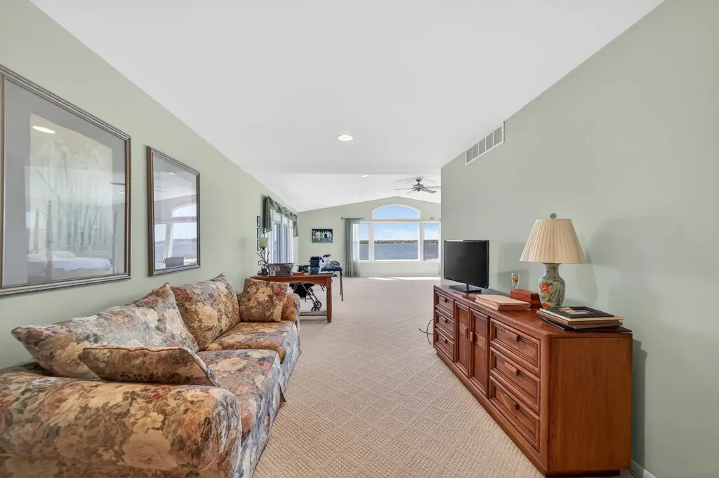 909 Tostenabe North Muskegon City MI 49445