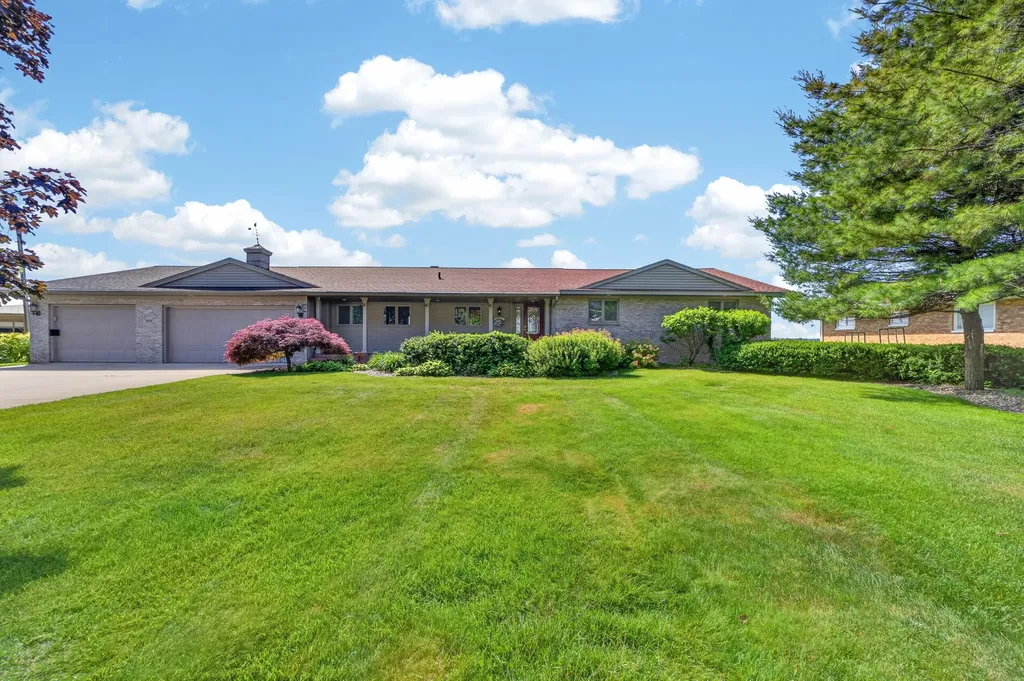 909 Tostenabe North Muskegon City MI 49445