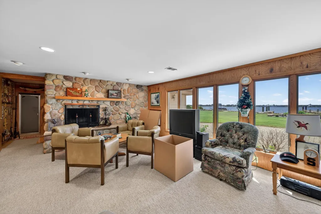 909 Tostenabe North Muskegon City MI 49445