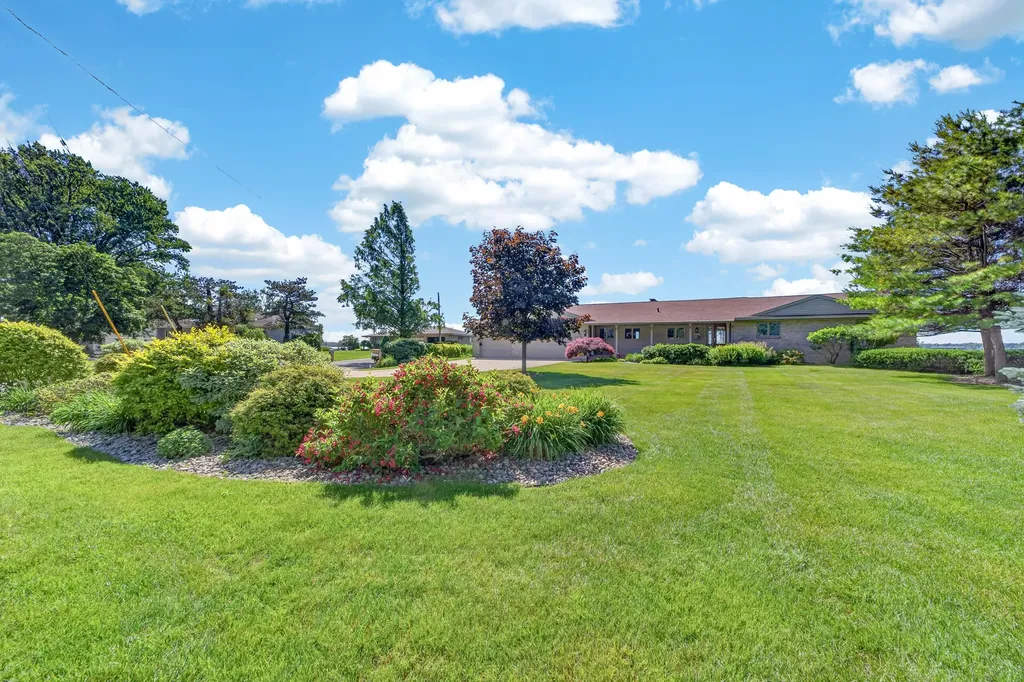 909 Tostenabe North Muskegon City MI 49445
