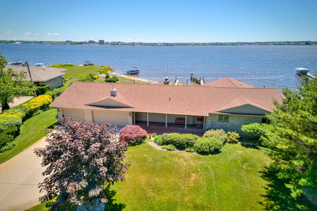 909 Tostenabe North Muskegon City MI 49445
