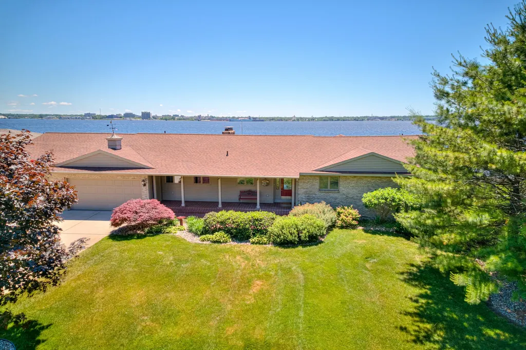 909 Tostenabe North Muskegon City MI 49445