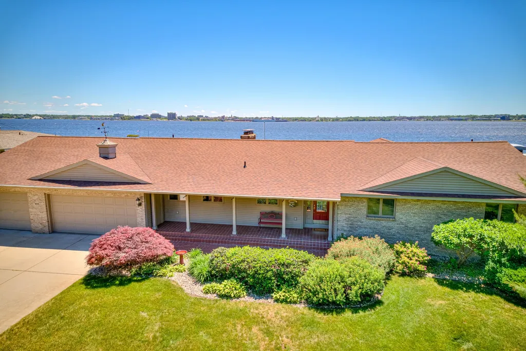 909 Tostenabe North Muskegon City MI 49445