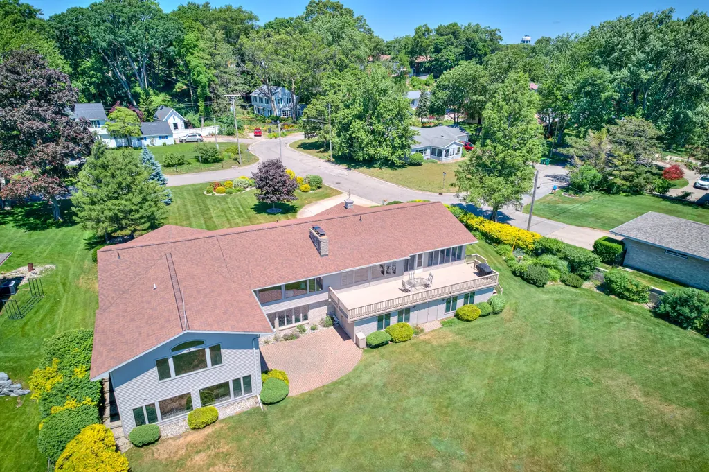 909 Tostenabe North Muskegon City MI 49445