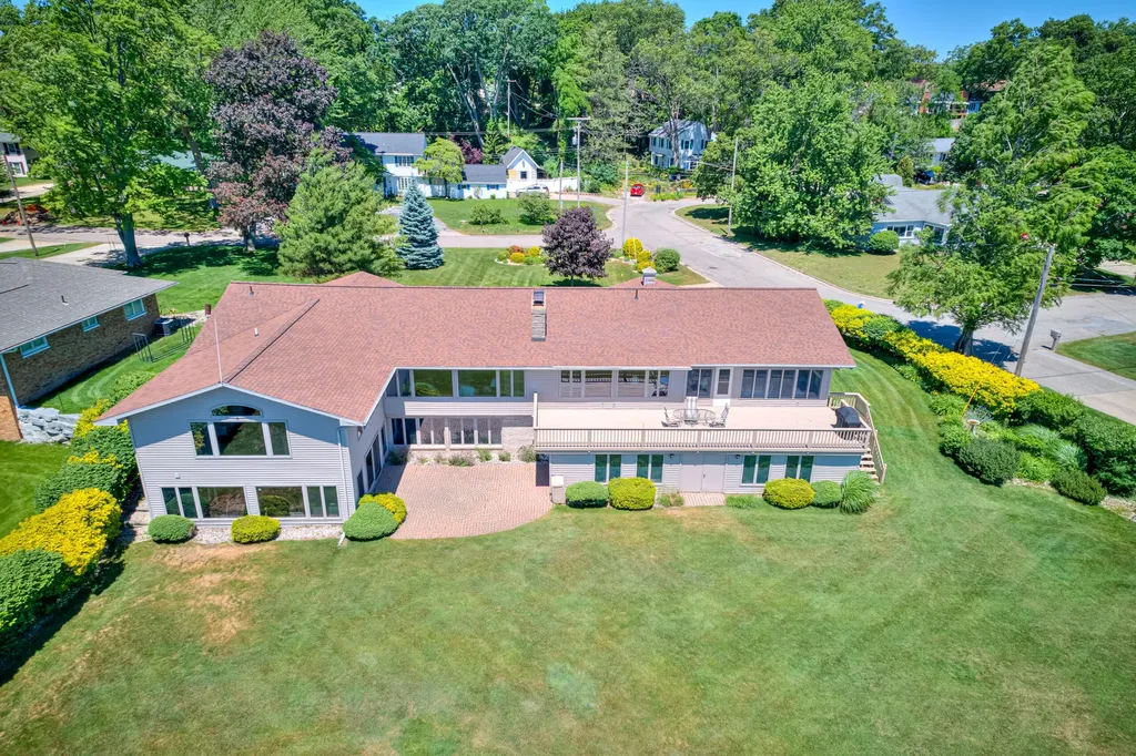 909 Tostenabe North Muskegon City MI 49445