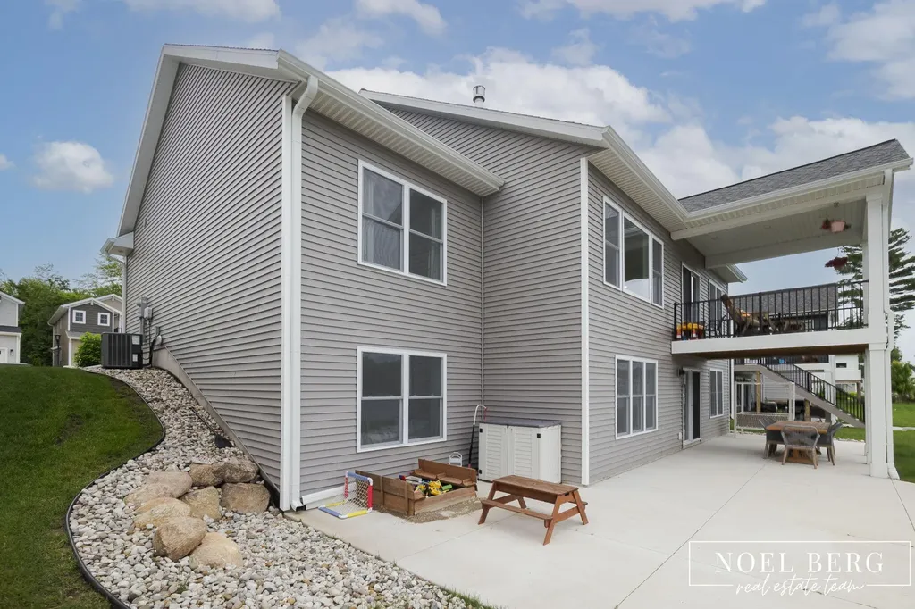 7253 Atwater Drive Norton Shores City MI 49456