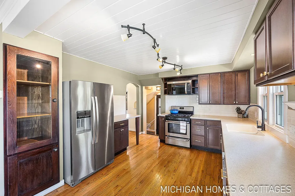 52 W 27th Street Holland City MI 49423