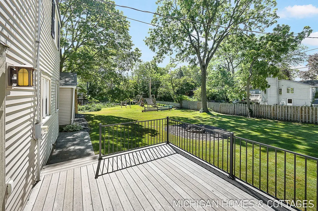 52 W 27th Street Holland City MI 49423