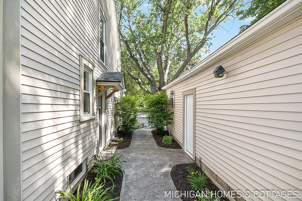 52 W 27th Street Holland City MI 49423