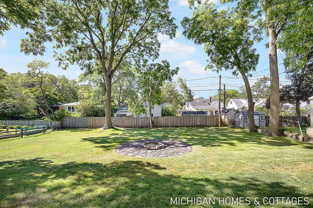 52 W 27th Street Holland City MI 49423