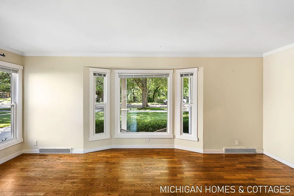 52 W 27th Street Holland City MI 49423