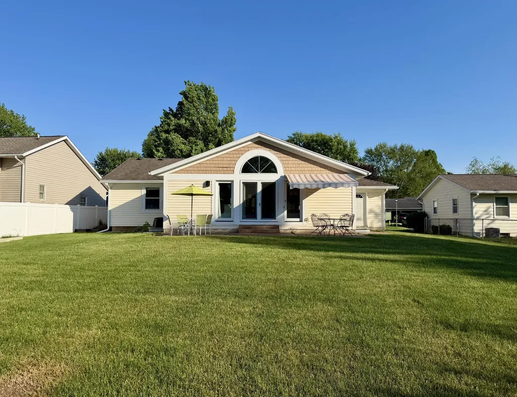 945 Pembroke Street SE Kentwood City MI 49508
