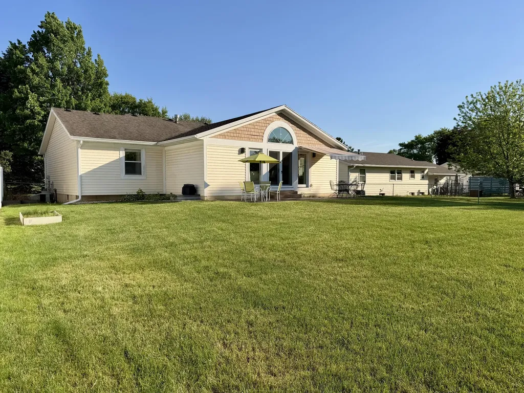 945 Pembroke Street SE Kentwood City MI 49508