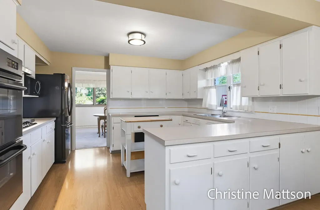 1913 Crestwood Lane Norton Shores City MI 49441