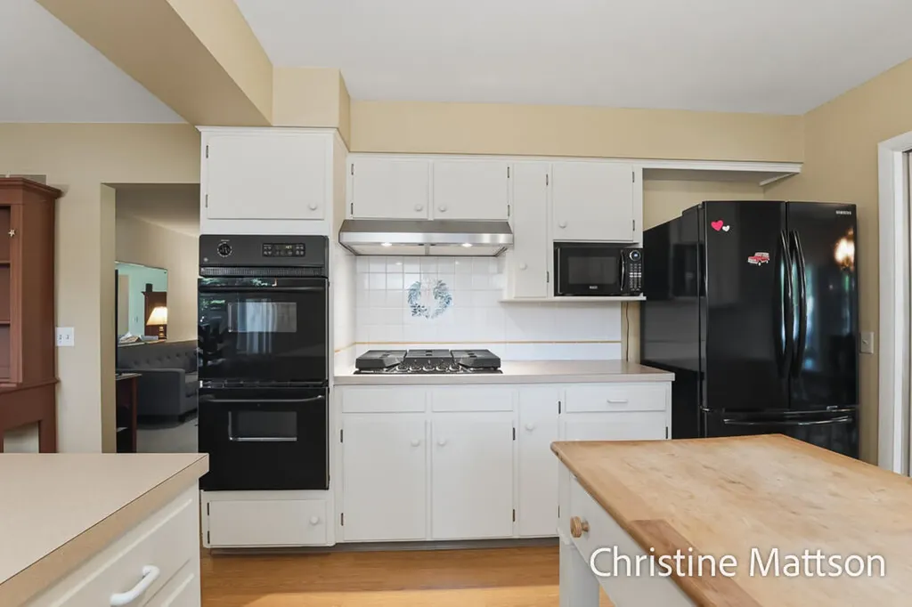 1913 Crestwood Lane Norton Shores City MI 49441