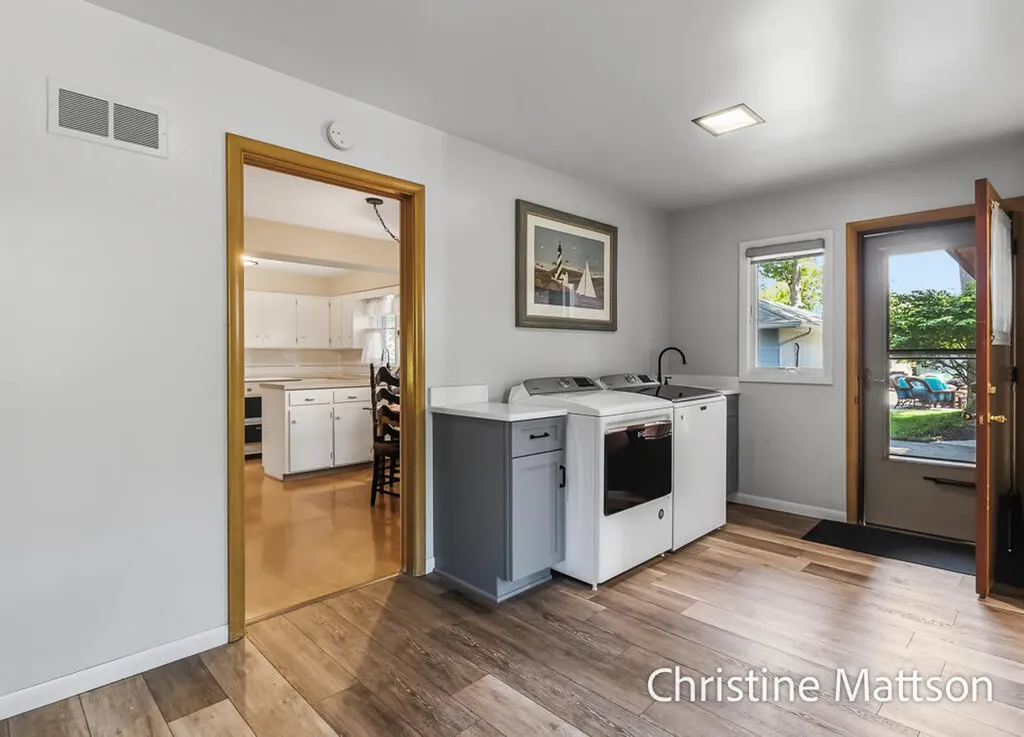 1913 Crestwood Lane Norton Shores City MI 49441