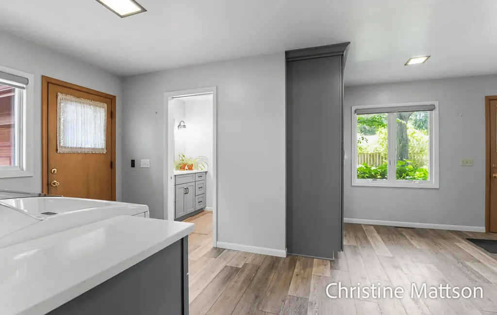 1913 Crestwood Lane Norton Shores City MI 49441