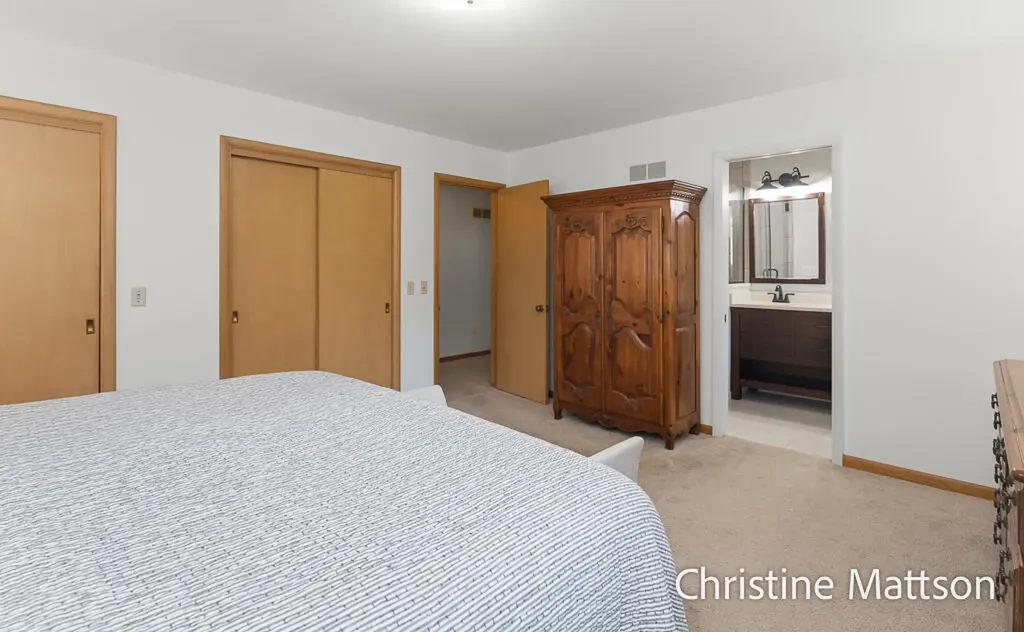 1913 Crestwood Lane Norton Shores City MI 49441