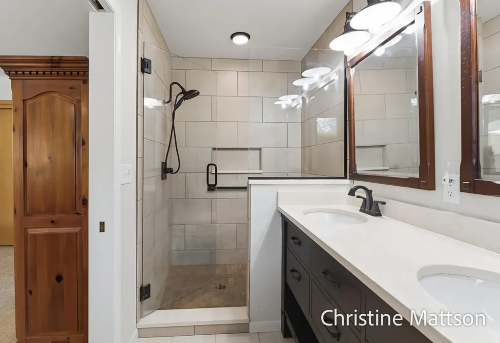 1913 Crestwood Lane Norton Shores City MI 49441