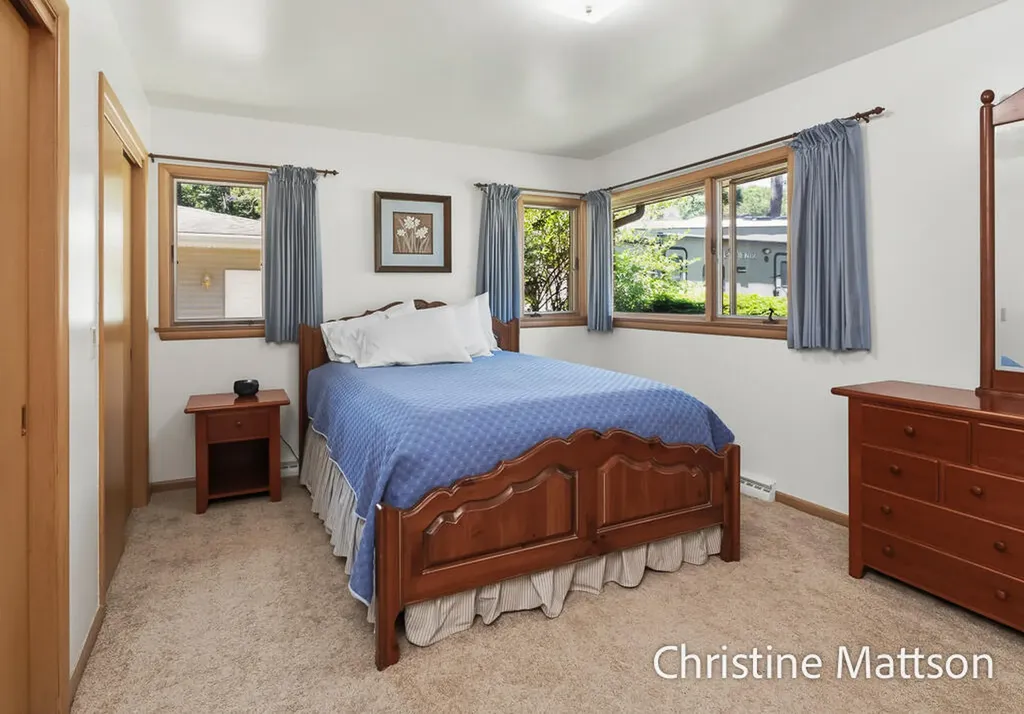 1913 Crestwood Lane Norton Shores City MI 49441