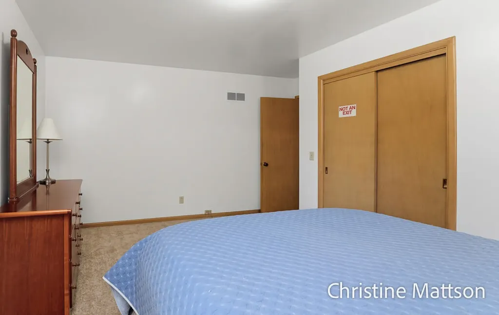 1913 Crestwood Lane Norton Shores City MI 49441