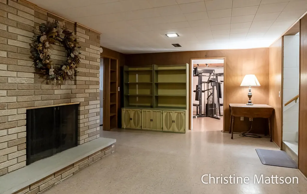 1913 Crestwood Lane Norton Shores City MI 49441