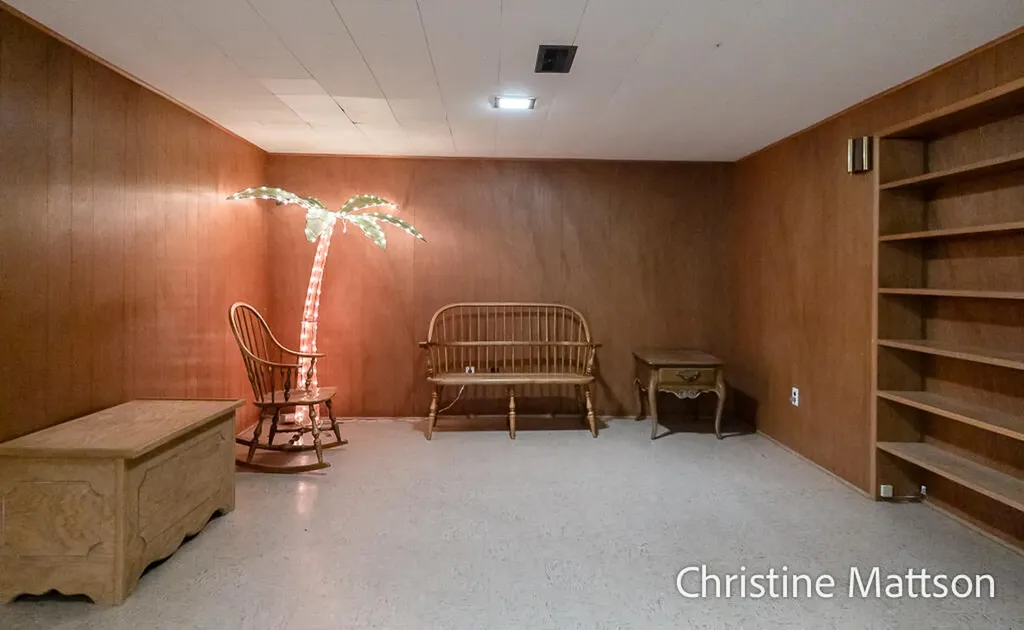 1913 Crestwood Lane Norton Shores City MI 49441