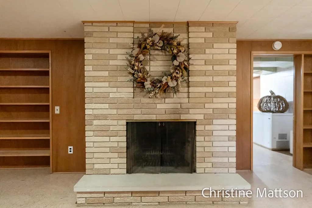 1913 Crestwood Lane Norton Shores City MI 49441