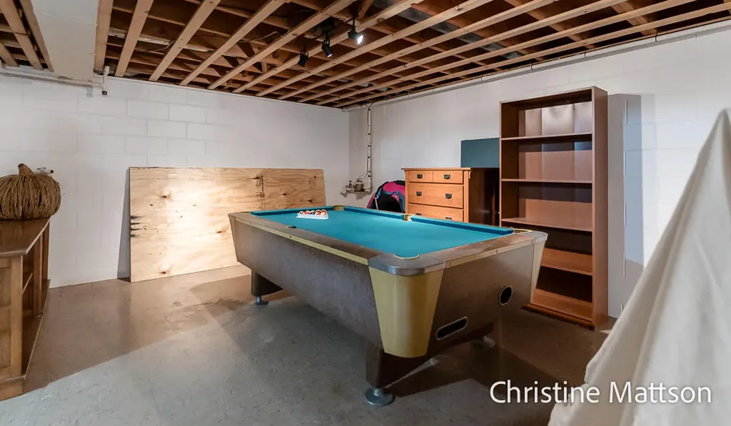 1913 Crestwood Lane Norton Shores City MI 49441