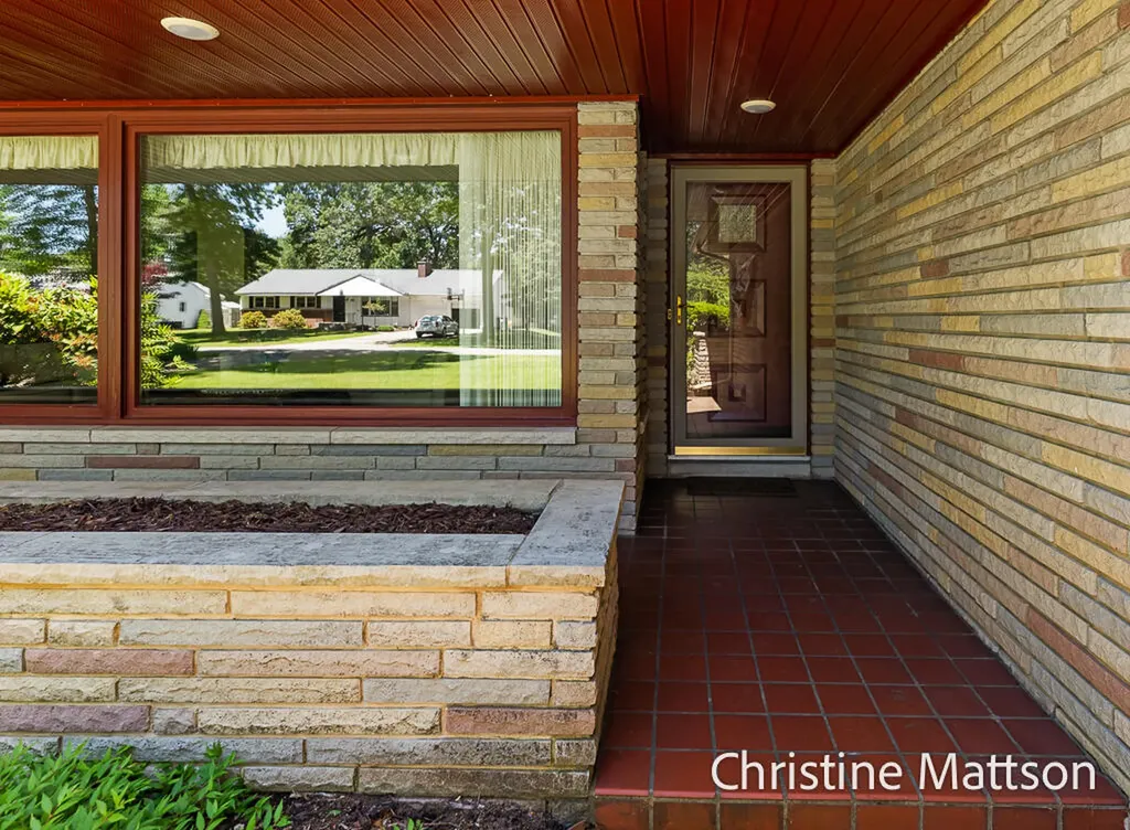 1913 Crestwood Lane Norton Shores City MI 49441