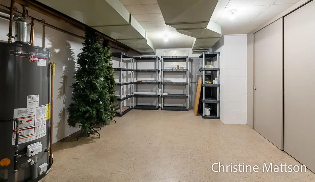 1913 Crestwood Lane Norton Shores City MI 49441