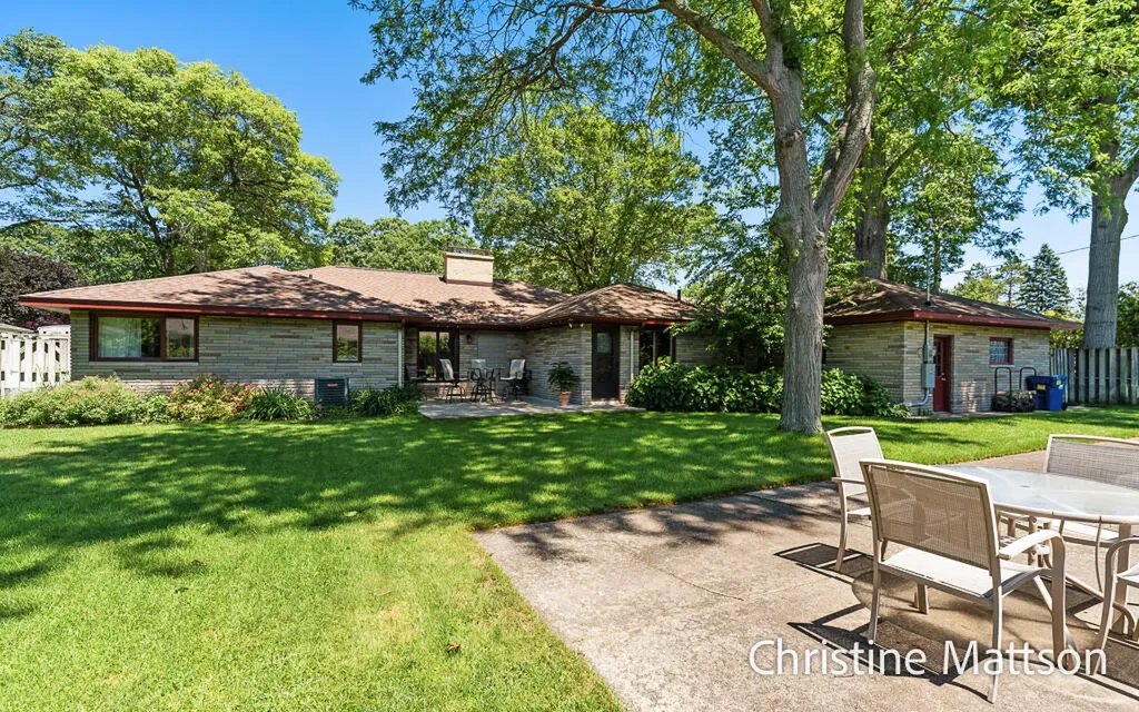 1913 Crestwood Lane Norton Shores City MI 49441