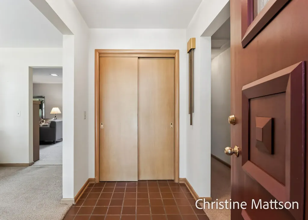 1913 Crestwood Lane Norton Shores City MI 49441