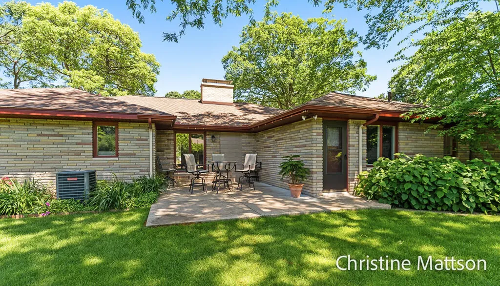 1913 Crestwood Lane Norton Shores City MI 49441