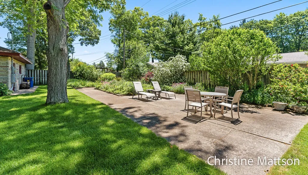1913 Crestwood Lane Norton Shores City MI 49441