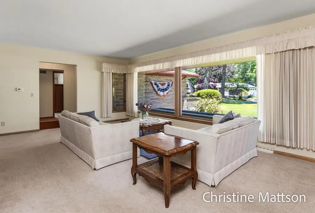1913 Crestwood Lane Norton Shores City MI 49441