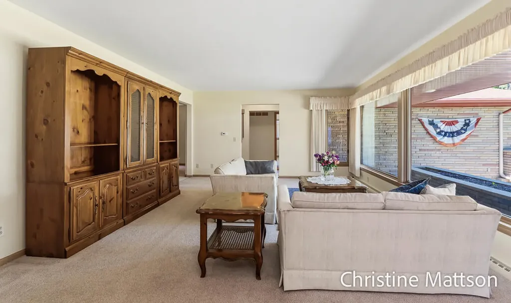 1913 Crestwood Lane Norton Shores City MI 49441