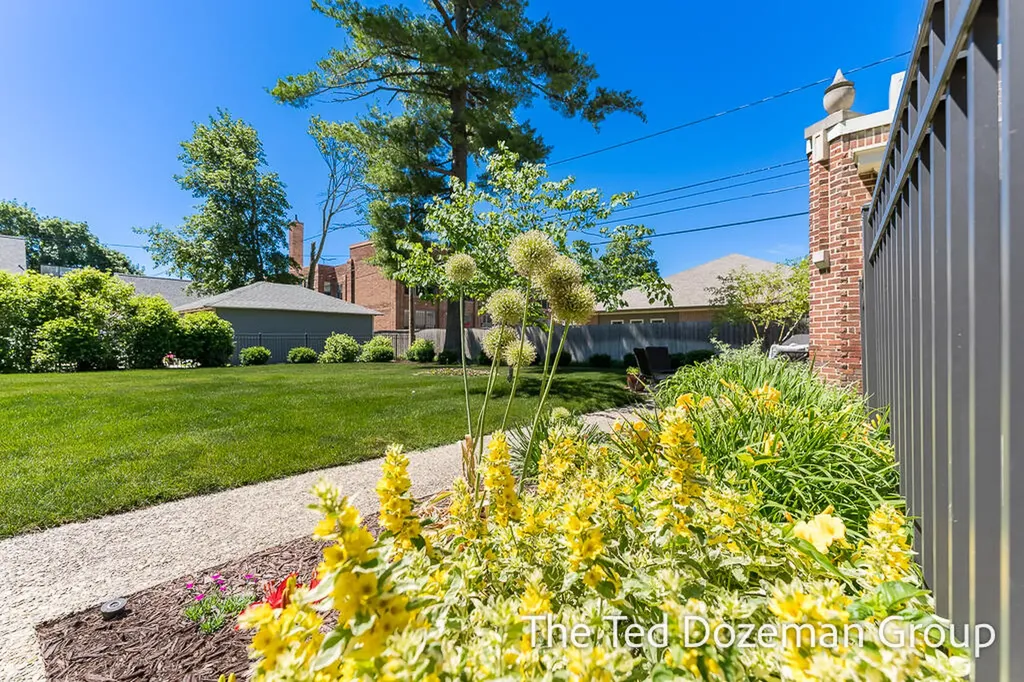 135 W 12th Street Holland City MI 49423
