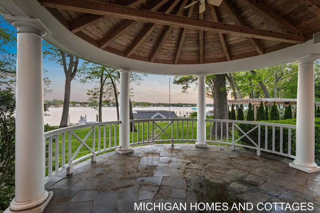 714 N Shore Drive Park Township MI 49424