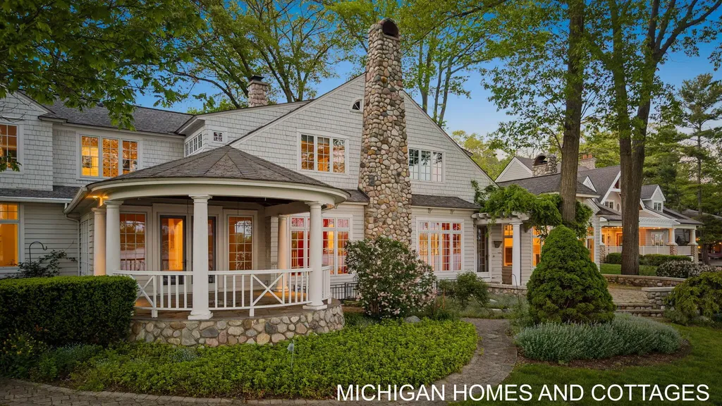 714 N Shore Drive Park Township MI 49424