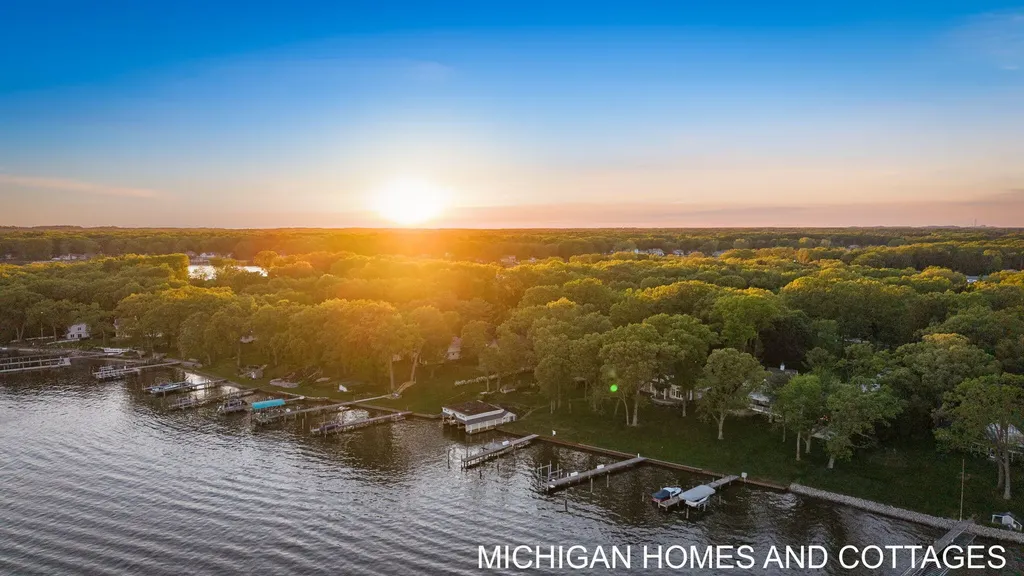 714 N Shore Drive Park Township MI 49424