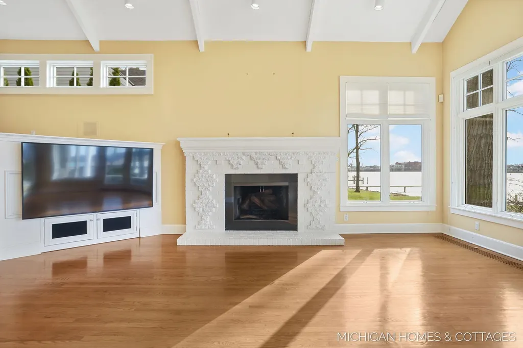714 N Shore Drive Park Township MI 49424